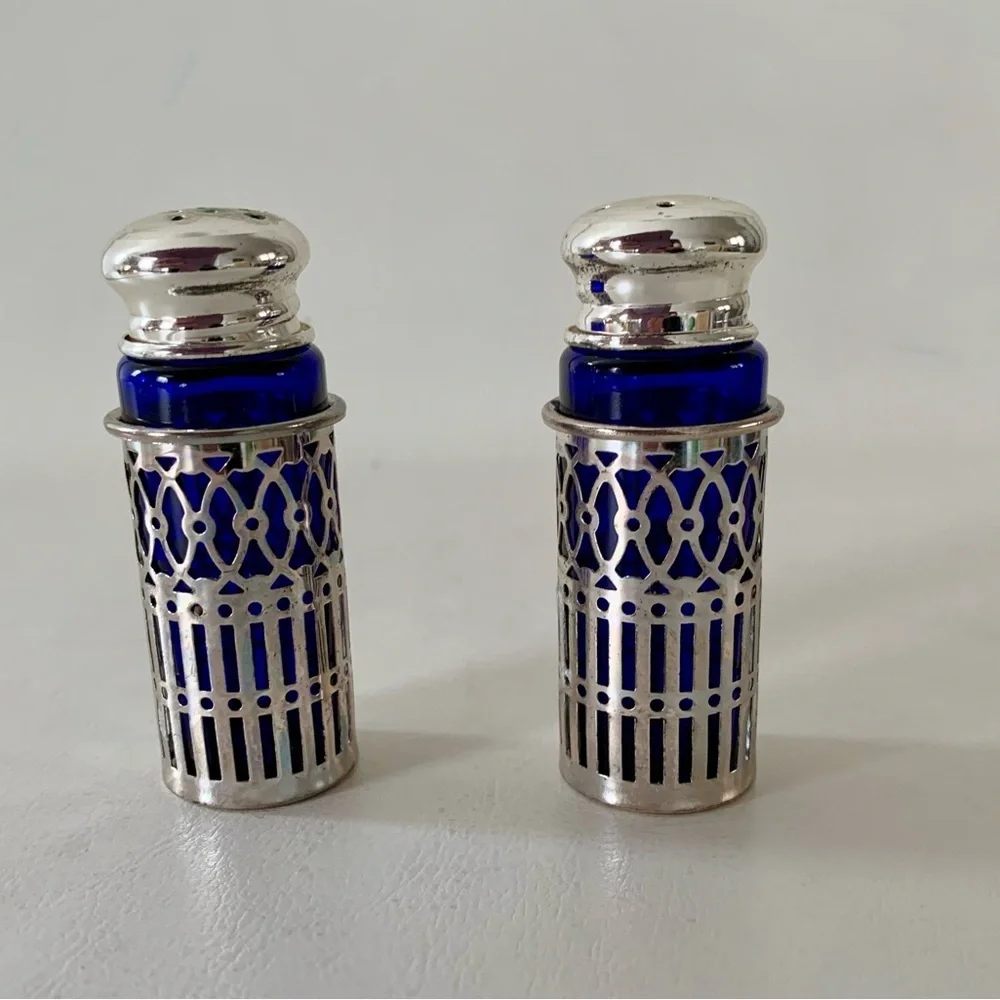 Salt and paper shakers
